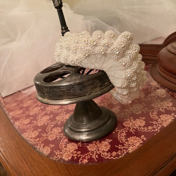 Bridal headpiece and veil. - Picture 3 of 3